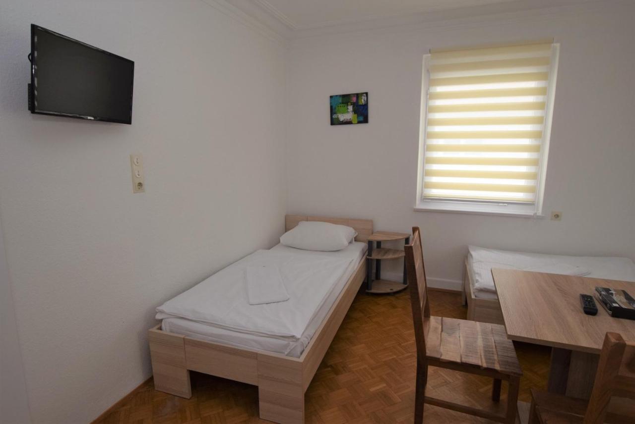 Nuertingen Zimmer Extérieur photo