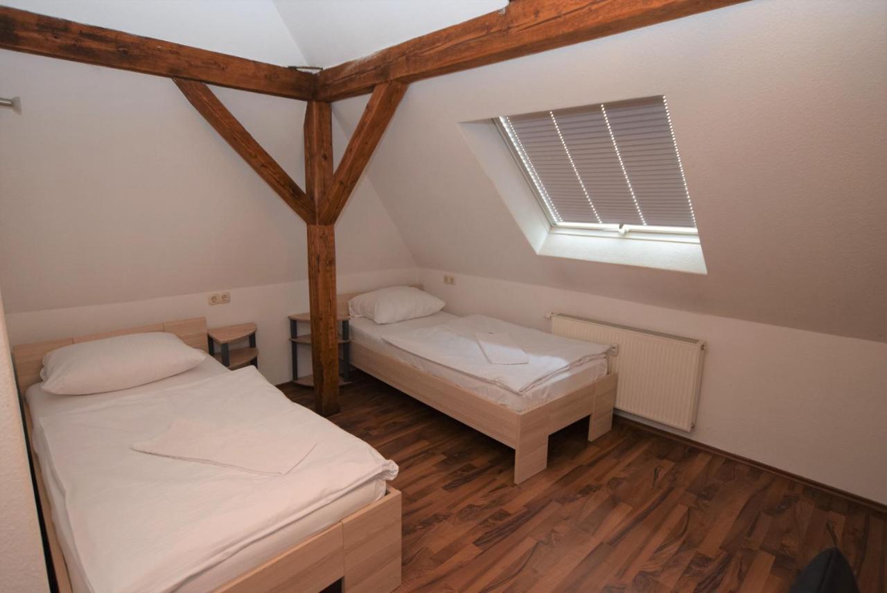 Auberge de jeunesse Nuertingen Zimmer Extérieur photo