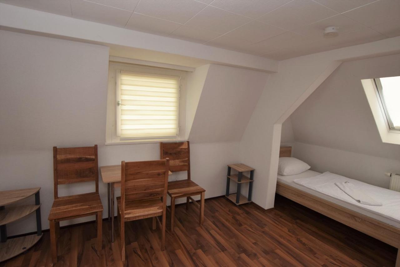 Auberge de jeunesse Nuertingen Zimmer Extérieur photo